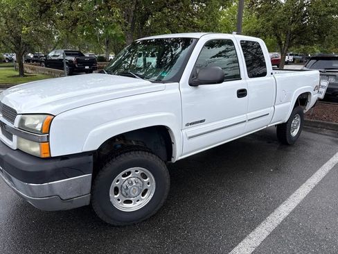 Used 2003 Chevrolet Silverado 2500 LS w/ Skid Plate Package AWD/4WD image 9