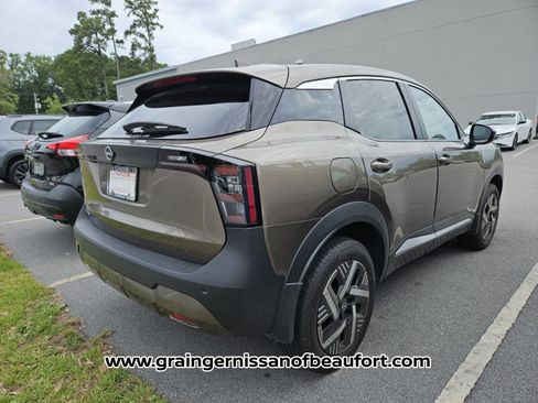 Used 2025 Nissan Kicks SV FWD image 10