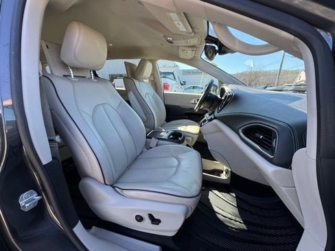 Used 2018 Chrysler Pacifica Limited w/ Advanced Safetytec Group image 28
