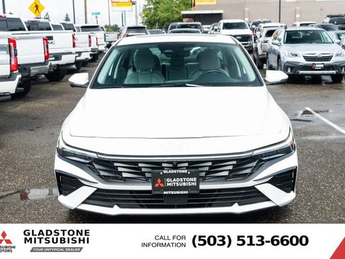 Used 2024 Hyundai Elantra Limited FWD image 2