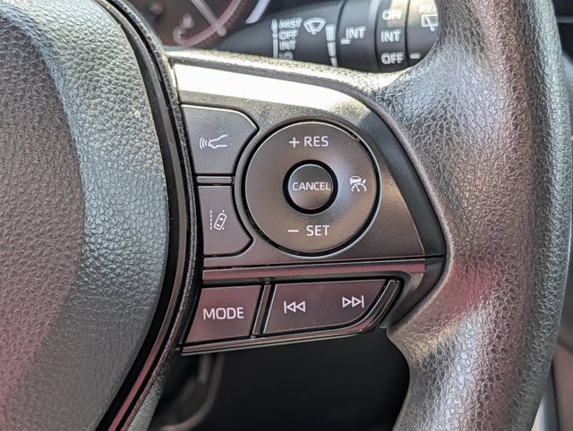 Used 2025 Toyota RAV4 XLE FWD image 19