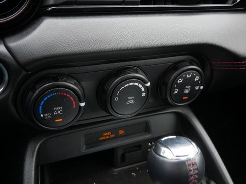 Used 2016 MAZDA MX-5 Miata Club RWD image 26