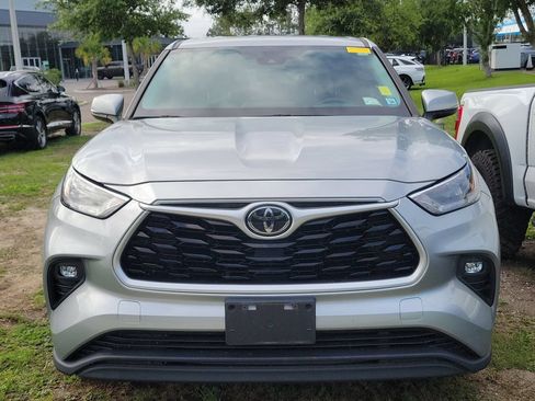 Used 2020 Toyota Highlander LE AWD/4WD image 3