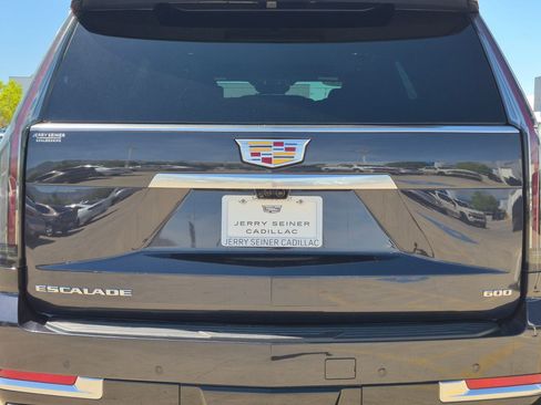 Used 2025 Cadillac Escalade Premium Luxury AWD/4WD image 13
