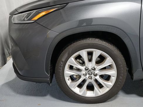 Used 2021 Toyota Highlander Limited FWD image 5