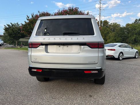 Used 2023 Jeep Wagoneer Series II AWD/4WD image 5