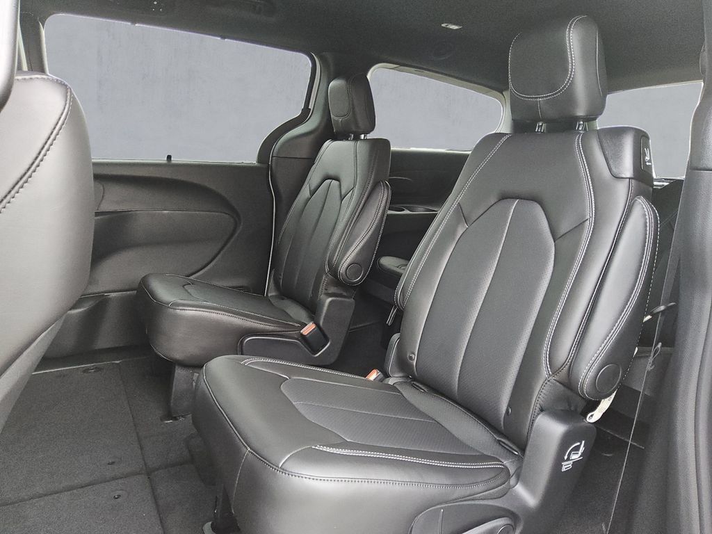 New 2027 Chrysler Pacifica Select w/ Family Tech Group FWD image 13