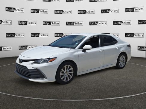 Used 2023 Toyota Camry LE FWD image 2