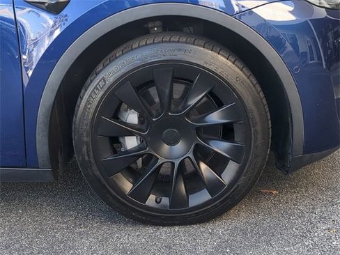 Used 2020 Tesla Model Y Long Range image 11