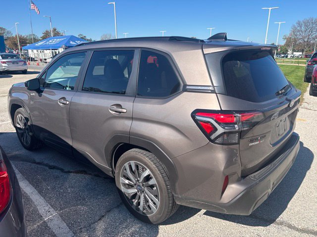 Used 2025 Subaru Forester Touring AWD/4WD image 3