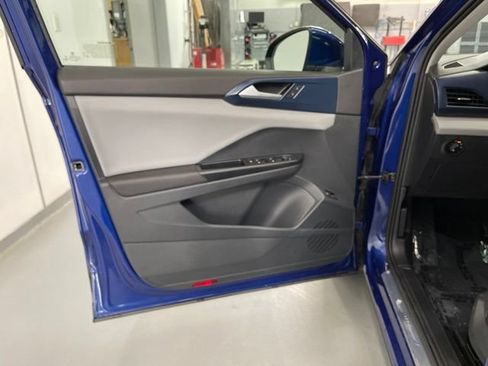 Certified 2023 Volkswagen Taos SE w/ Panoramic Sunroof Package AWD/4WD image 26