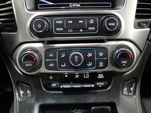 Used 2018 Chevrolet Suburban LT AWD/4WD image 18