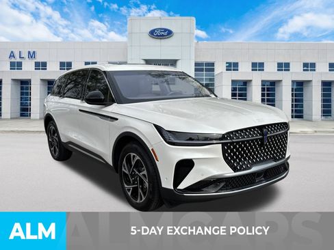 Used 2024 Lincoln Nautilus Premier w/ Equipment Group 102A image 3