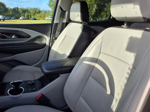 Used 2023 GMC Terrain SLT w/ Tech Package image 18
