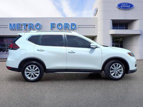 Used 2019 Nissan Rogue SV FWD image 2