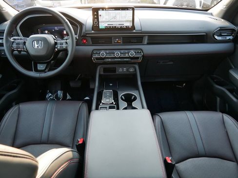 Used 2025 Honda Pilot Black Edition image 14