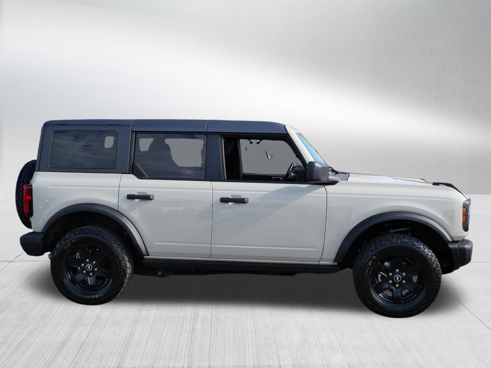 Used 2025 Ford Bronco Big Bend w/ Black Diamond Package AWD/4WD image 8