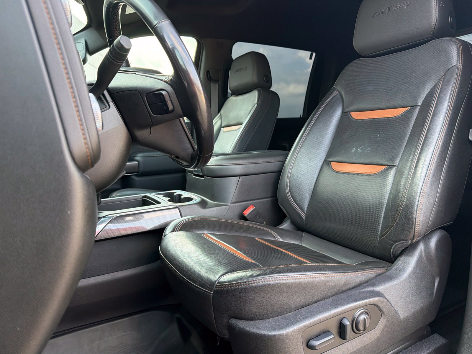 Used 2022 GMC Sierra 2500 AT4 w/ AT4 Preferred Package AWD/4WD image 8