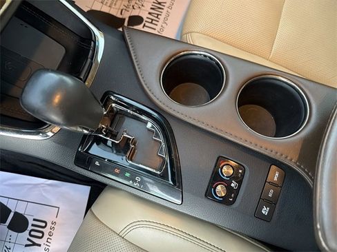 Used 2016 Toyota Avalon Limited image 24