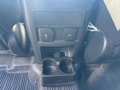 Used 2022 Ford Explorer XLT w/ Equipment Group 202A image 12