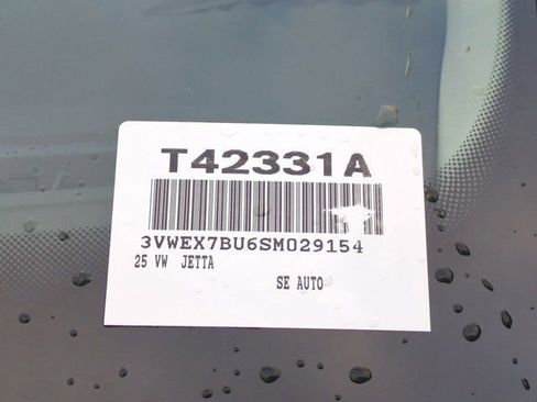 Used 2025 Volkswagen Jetta SE image 17