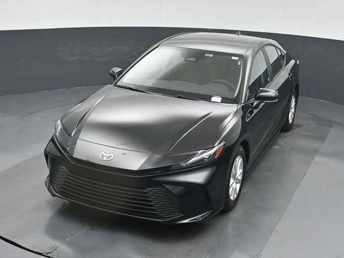 Used 2025 Toyota Camry LE FWD image 43