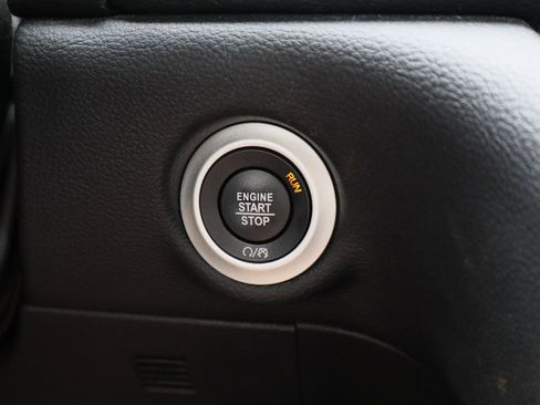 Used 2023 Chrysler Pacifica Touring FWD image 18