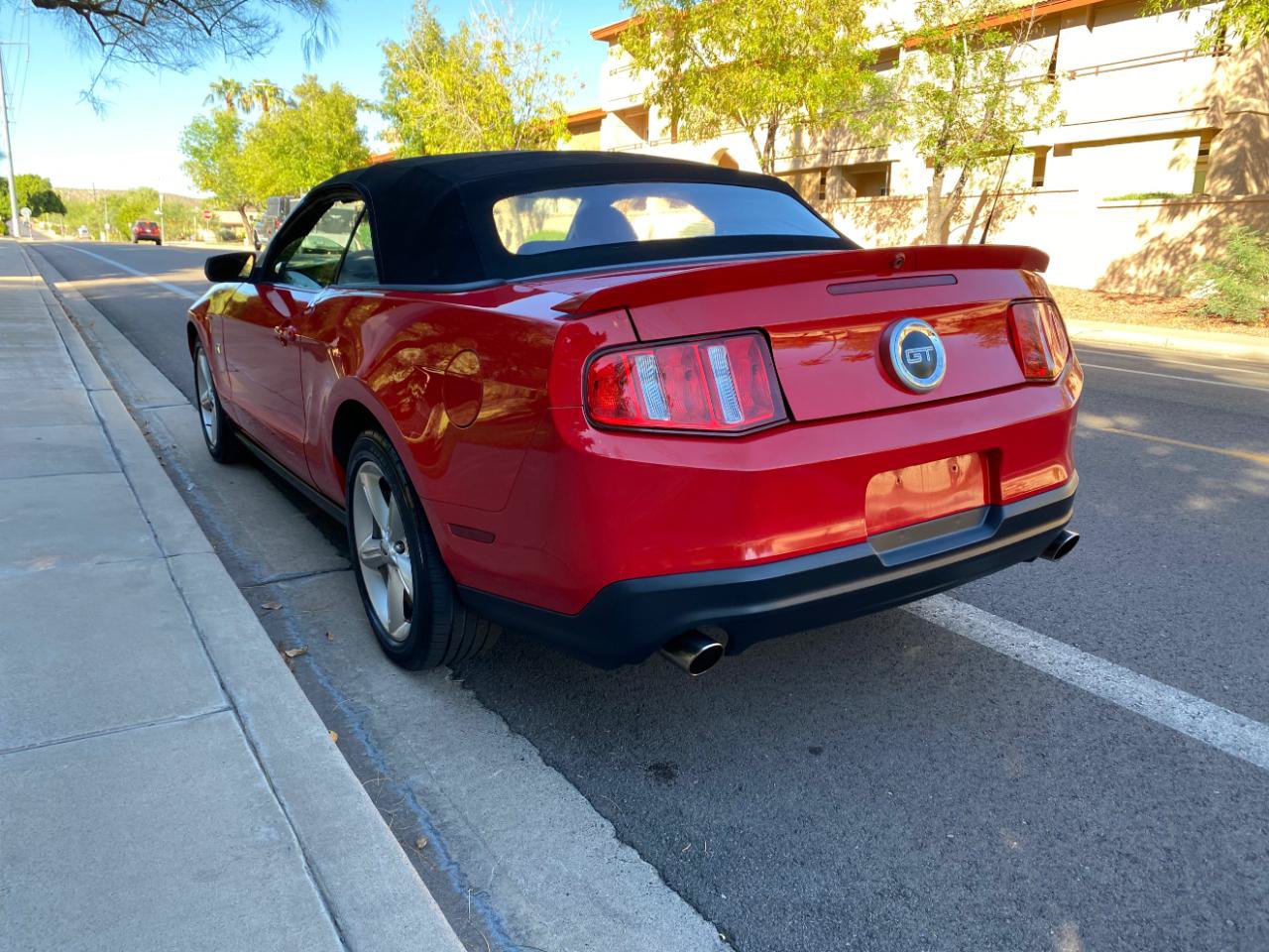 Used 2010 Ford Mustang GT RWD image 11