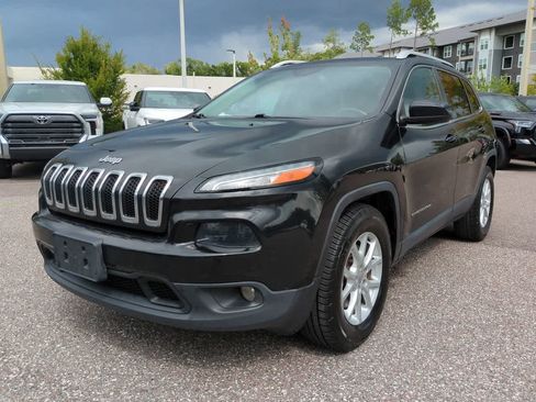 Used 2015 Jeep Cherokee Latitude w/ Comfort/Convenience Group AWD/4WD image 2