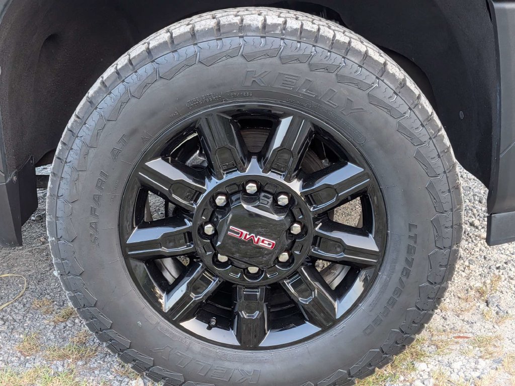 Used 2024 GMC Sierra 2500 AT4 AWD/4WD image 11