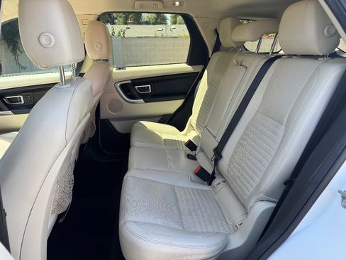 Used 2018 Land Rover Discovery Sport HSE Luxury image 11