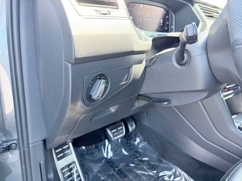 Used 2022 Volkswagen Tiguan SEL R-Line image 26