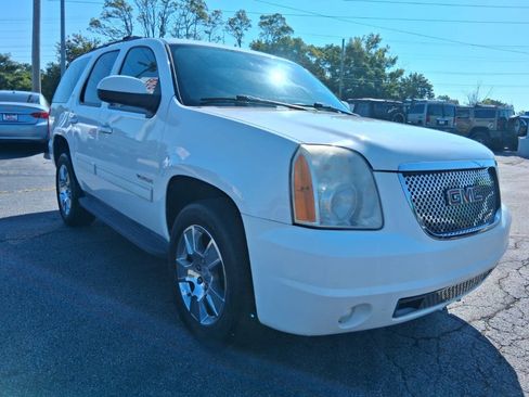 Used 2010 GMC Yukon SLT w/ SLT-2 Equipment Package AWD/4WD image 3