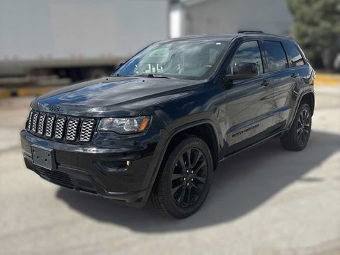 Used 2018 Jeep Grand Cherokee Altitude image 4