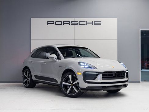 Certified 2026 Porsche Macan AWD/4WD image 9