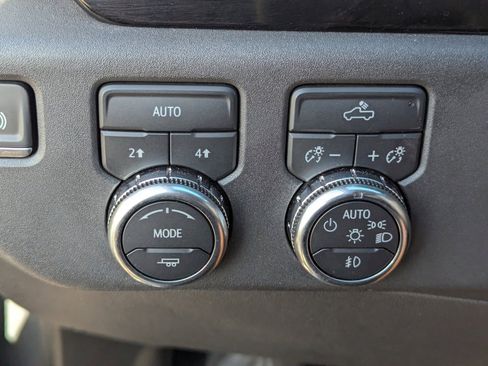 Used 2024 GMC Sierra 1500 Elevation image 32