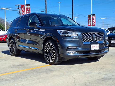 Used 2023 Lincoln Aviator Black Label w/ Class IV Trailer Tow Package image 3