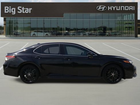 Used 2022 Toyota Camry XSE FWD image 5