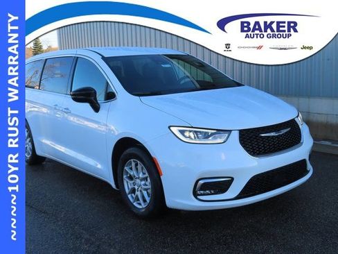 New 2026 Chrysler Pacifica Select image 1