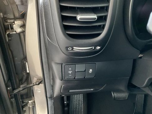 Used 2016 Kia Soul + image 7