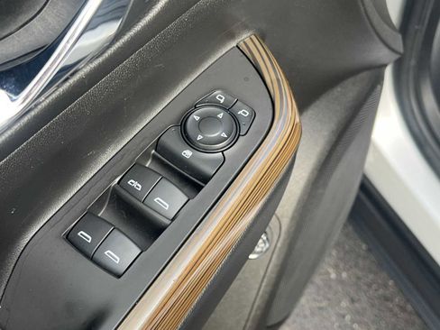 Used 2020 GMC Acadia SLE w/ Driver Convenience Package image 19