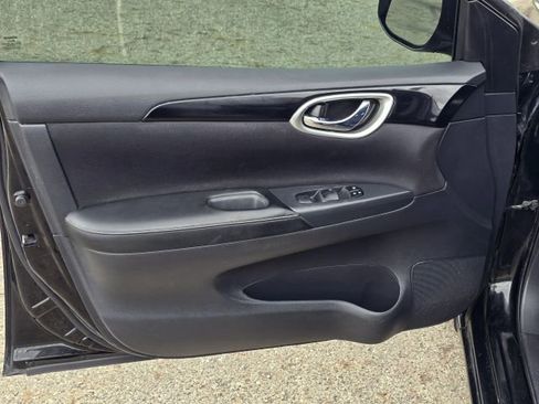 Used 2017 Nissan Sentra SV image 10