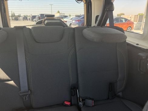 Used 2025 Jeep Wrangler Sahara image 36