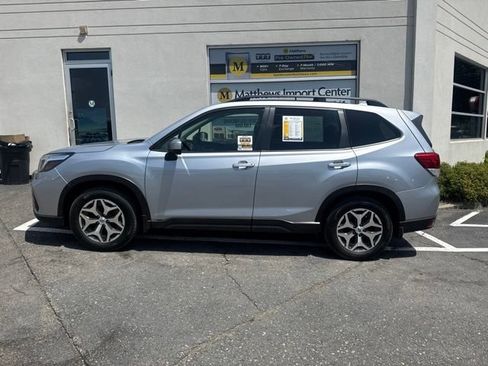 Used 2021 Subaru Forester Premium AWD/4WD image 2