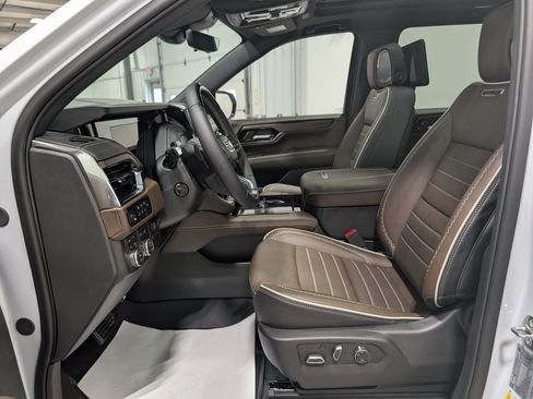 Used 2026 GMC Yukon XL Denali Ultimate w/ LPO, Floor Liner Package AWD/4WD image 16