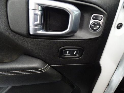 Certified 2021 Jeep Gladiator Overland w/ Popular Equipment Package image 8