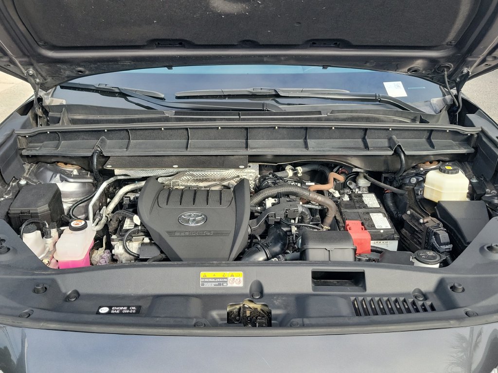 Used 2023 Toyota Highlander LE FWD image 37