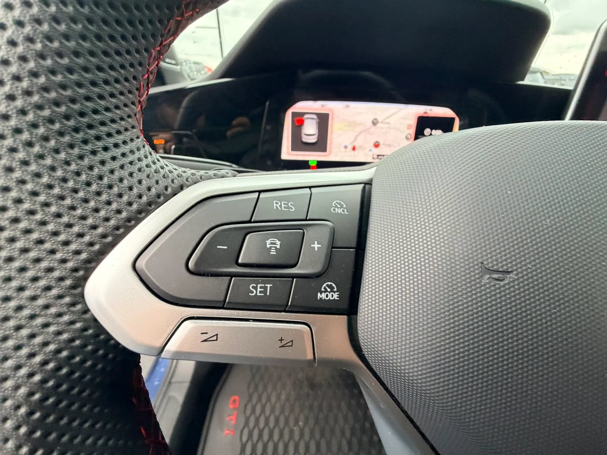 Used 2025 Volkswagen GTI SE FWD image 12