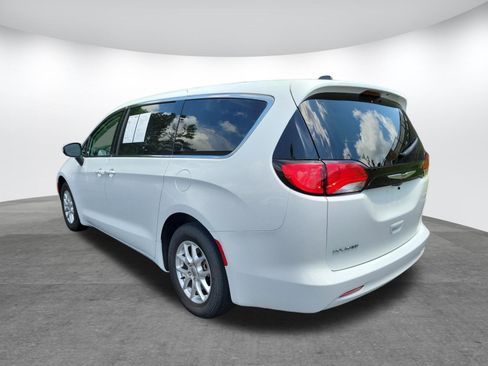 Used 2023 Chrysler Voyager LX FWD image 29