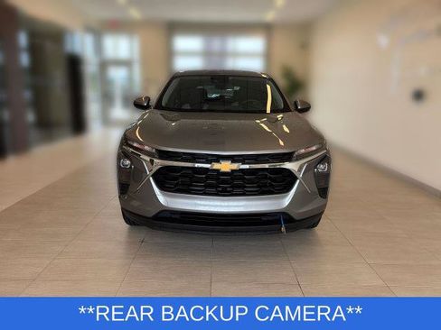 Used 2024 Chevrolet Trax LS w/ LS Convenience Package FWD image 6